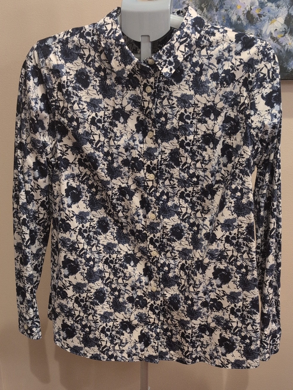 Duluth Trading Co Navy and White Floral Top